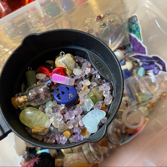 🍀Lilly’s lucky scoops crystal confetti chips & stones 1 scoop 8oz - Picture 6 of 8